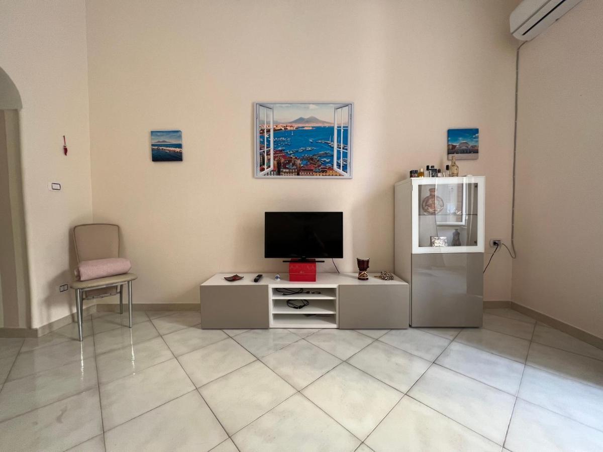 La Finestra Di Fronte Apartment Naples Luaran gambar